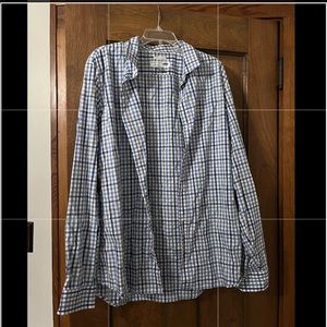 Men’s blue checkered button down